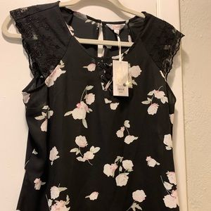 Candies Brand top Medium.  NWT